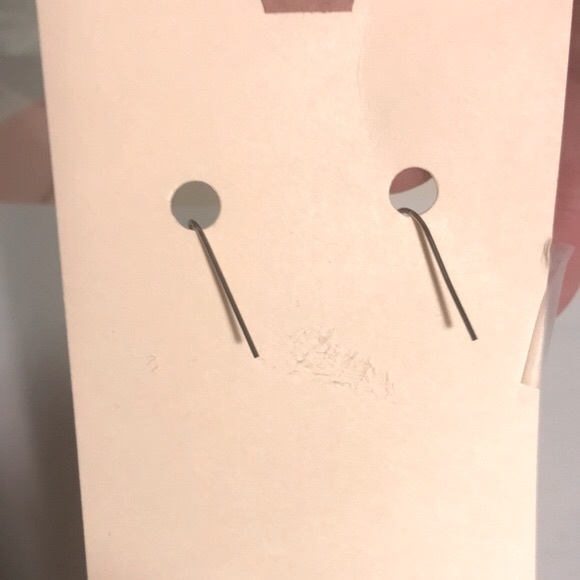 🎉5 for $10- 3D silver snowflake dangle earrings - Picture 4 of 4